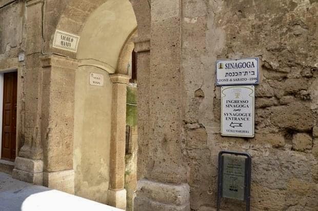 Ingresso sinagoga ebraica in Pitigliano - https://www.pomonte.com