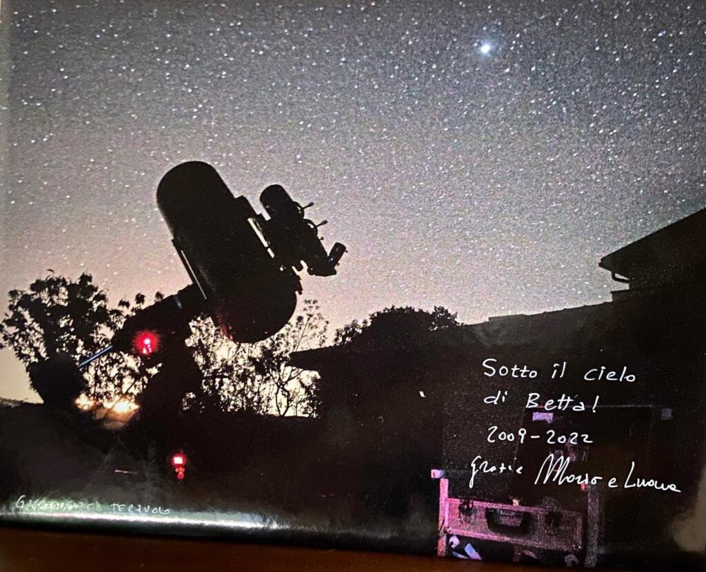 Sotto il cielo di Betta un gentile omaggio regalatoci da Mario e signora. Una vista del cielo stellato.