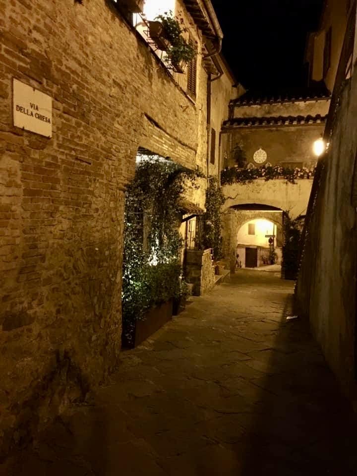 Vicolo della Chiesa in montemerano - https://www.pomonte.com